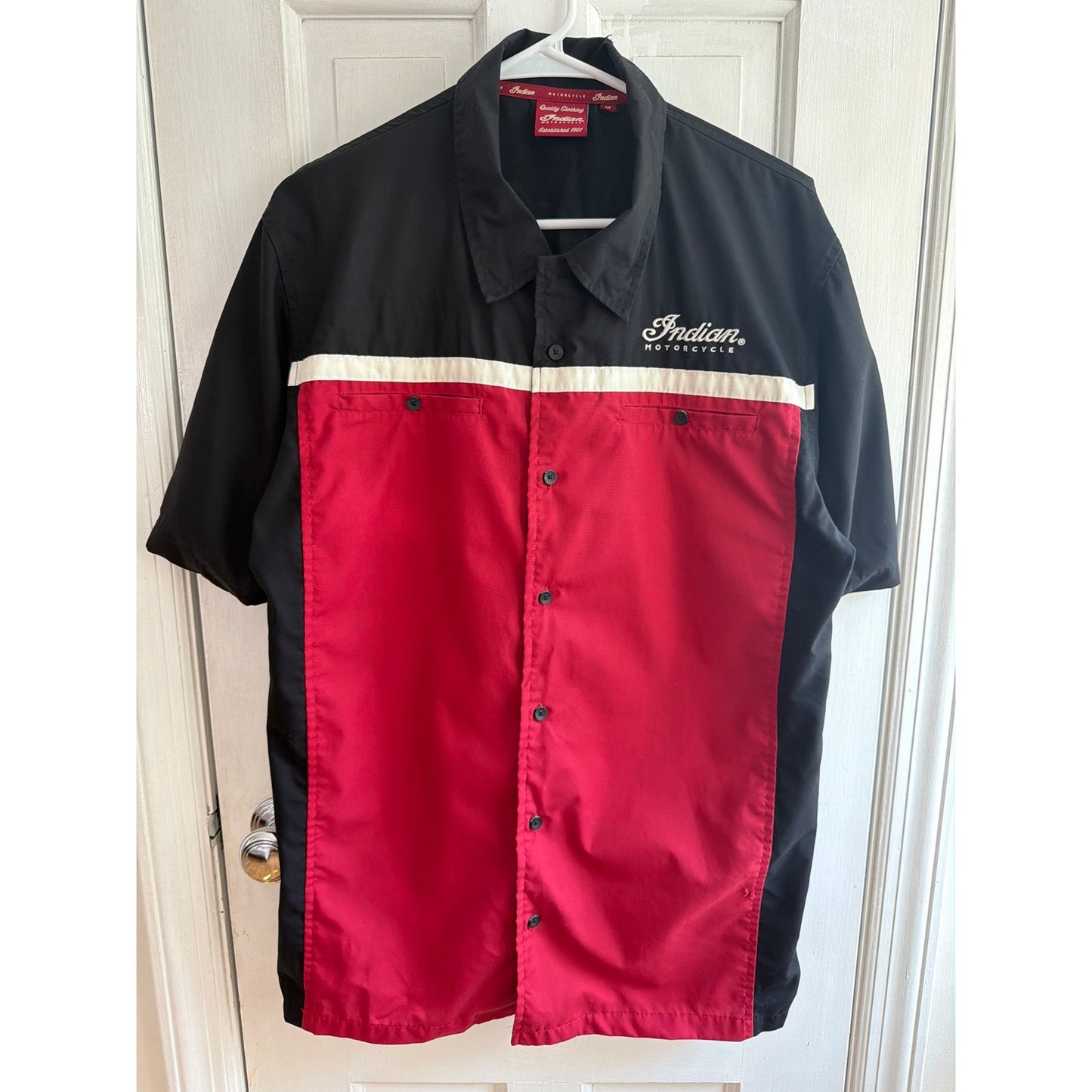 Indian Motorcycle Men's Medium Black and Red Brand Short Sleeve Button Down