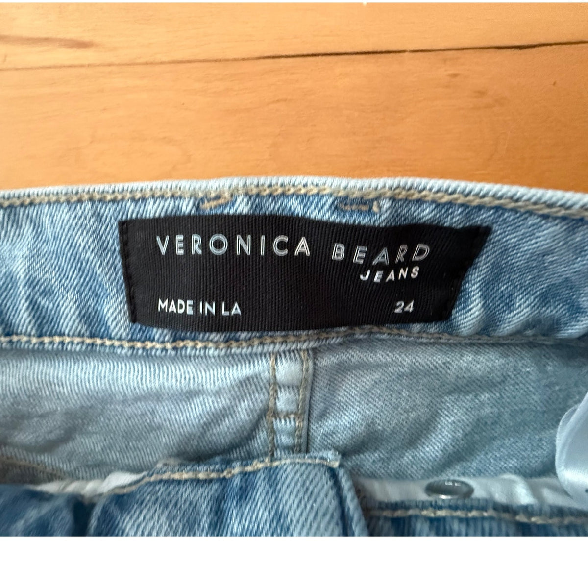 Veronica Beard 80s Style High Rise Straight Leg Jeans Light Wash Size 24 EUC