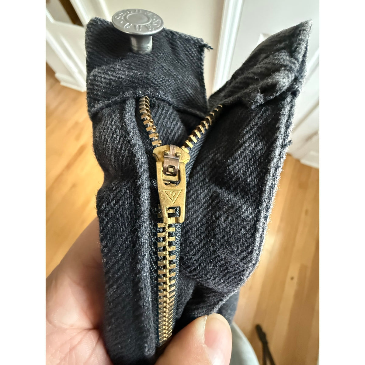 Vintage Guess Black Skinny Jeans| Size 32| Zipper Ankle| Y2K