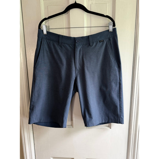 TravisMathew Performance Golf Shorts - Men's Size 32 - Blue/Indigo Striped - EUC