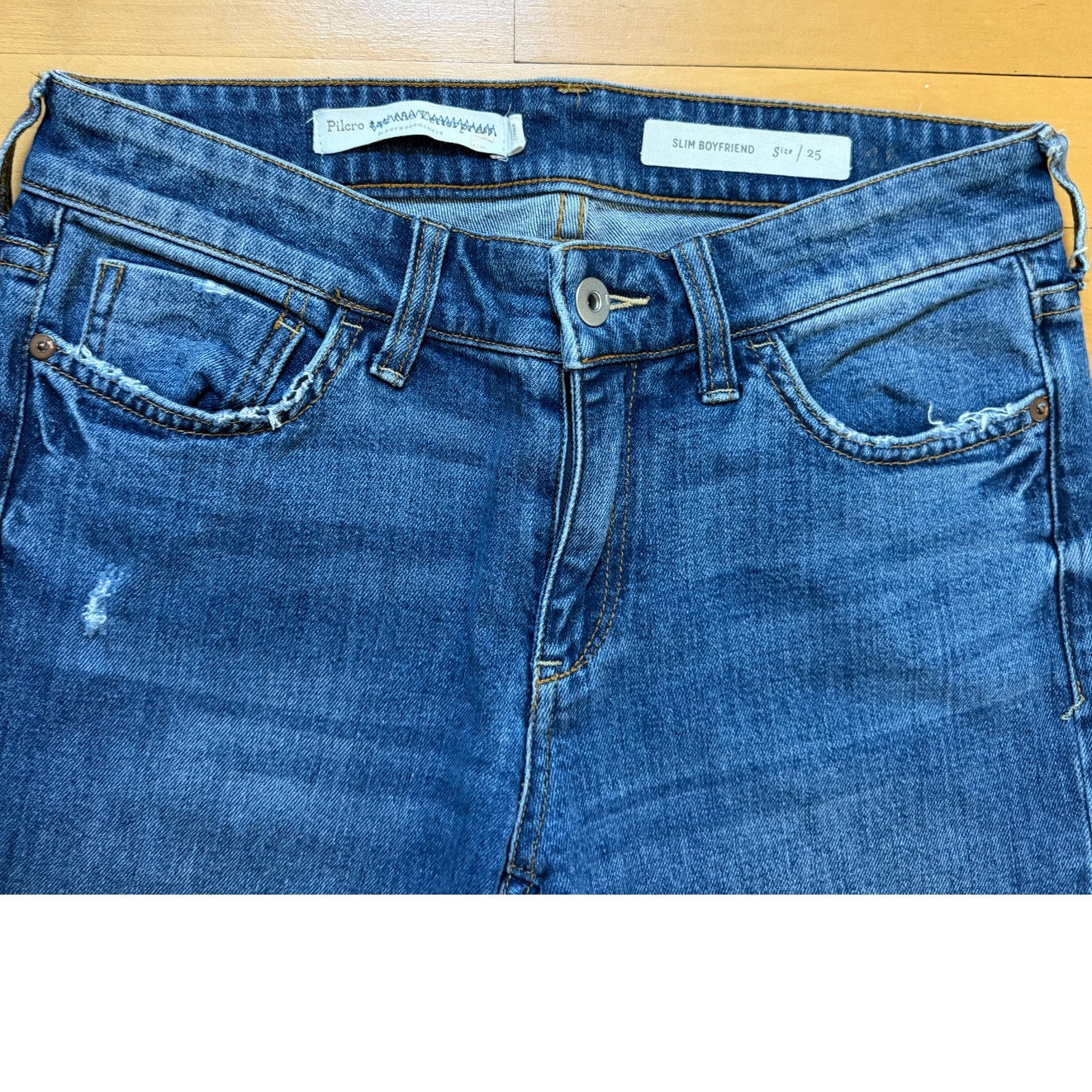 Anthropologie Pilcro Slim Boyfriend Jeans 25 Medium Wash Distressed Denim EUC