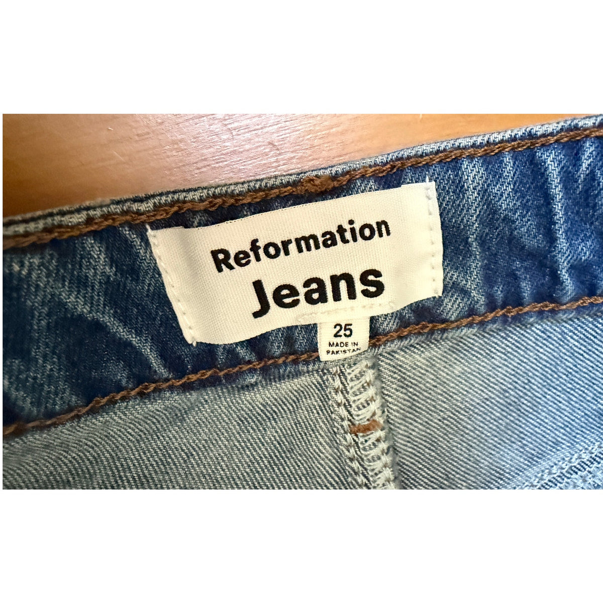 Reformation Liza Ultra High Rise Slim Straight Jeans Size 25 Malta Blue Wash EUC