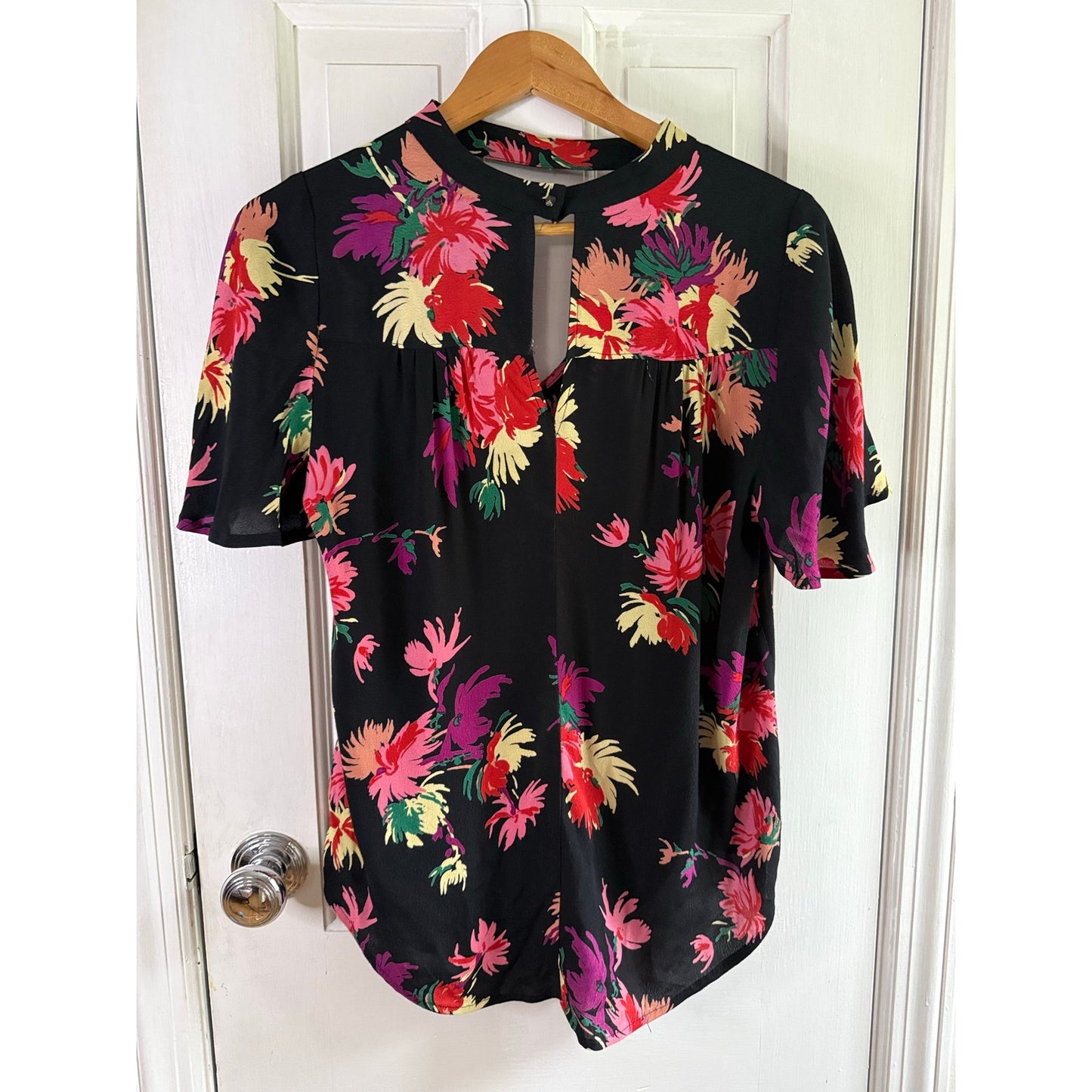 Anthropologie Maeve Black Floral Short Sleeve Top V-Neck Keyhole Women's Size M