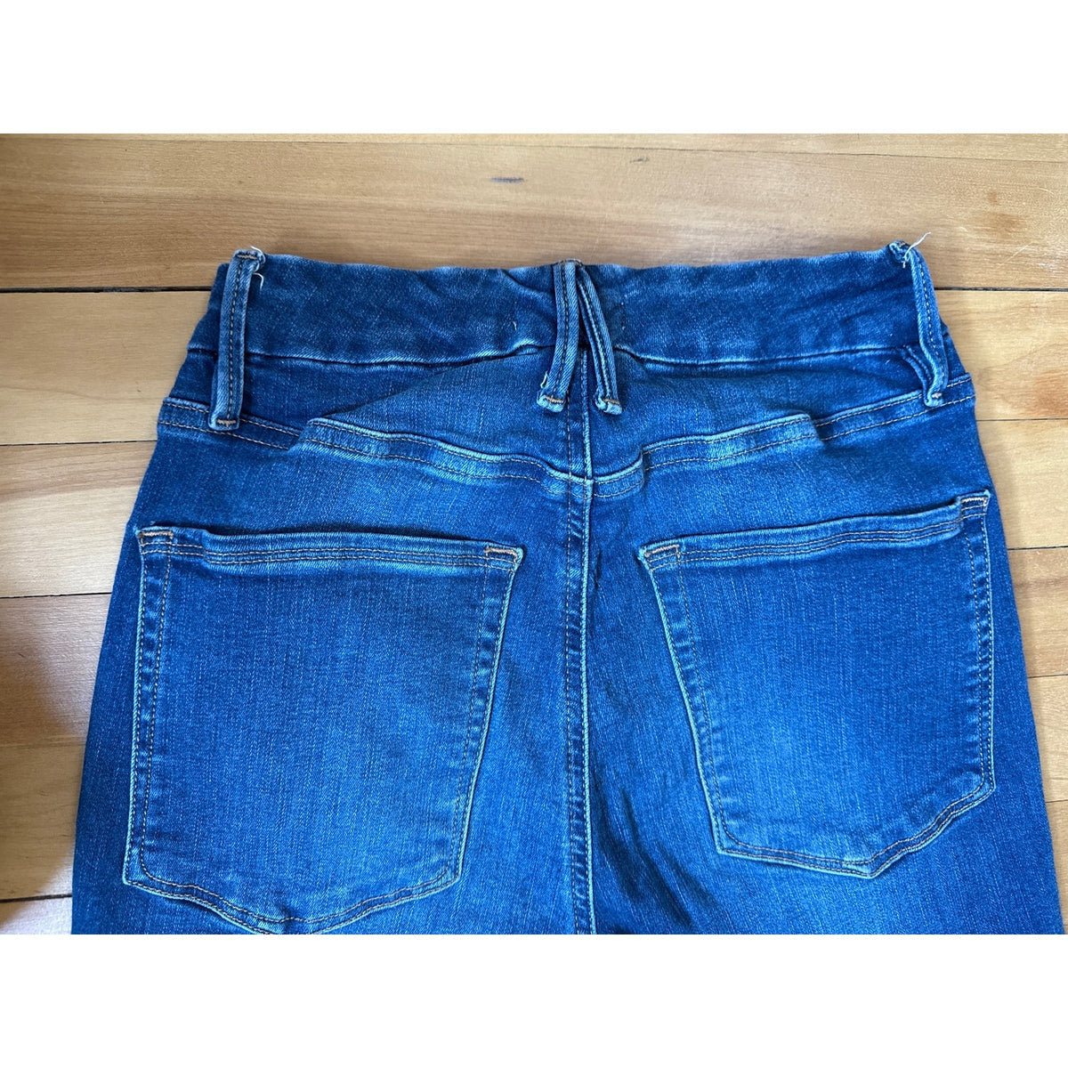 Good American Good Waist Crop Raw Hem Jeans 4/27 EUC